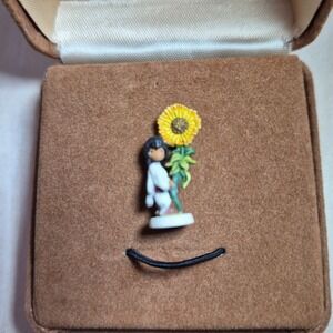 Goebel Miniatures Olszewski Native American Child with Sunflower Figurine Boxed